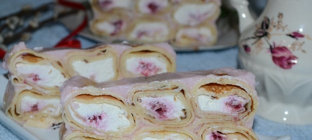 Блинный торт в йогуртовом желе