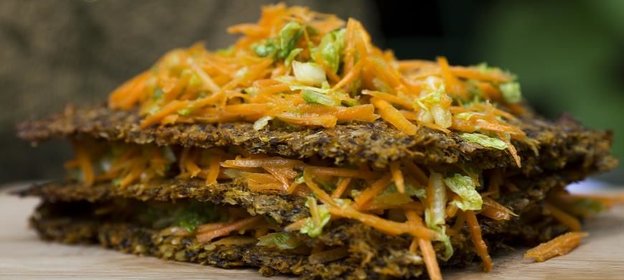 Сочный Сандвич с хрустящими хлебцами и оранжевым настроением