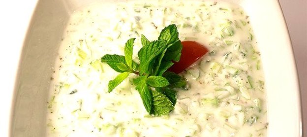 Соус райта с огурцами и зеленым луком