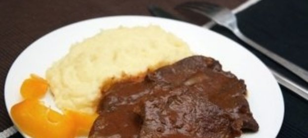 Говядина с луком и морковью