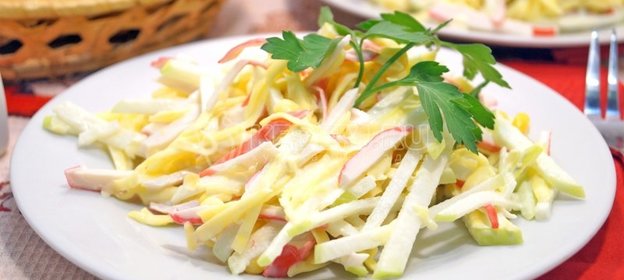 Салат с крабовыми палочками и сыром