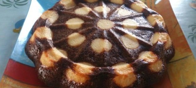 Шоколадный пирог с творожными шариками