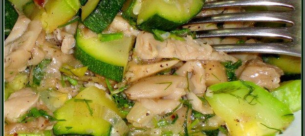 Кабачки с чесноком и грибами