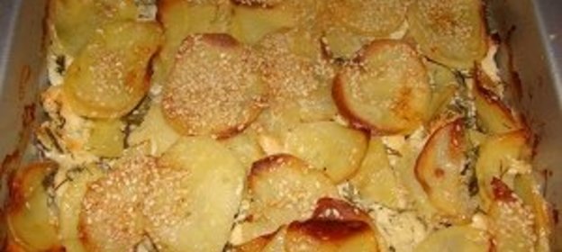 Картофельная запеканка Золотистая с брынзой