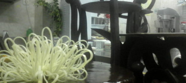 Макароны с клубничным соусом