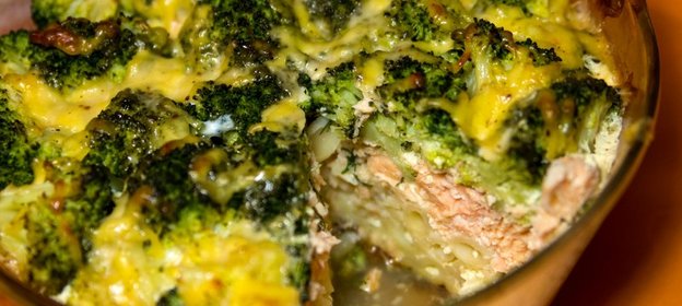 Запеканка с семгой и брокколи