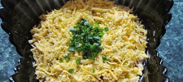 Салат Нежность с курицей огурцами и черносливом