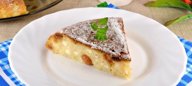 Творожная запеканка с изюмом в мультиварке