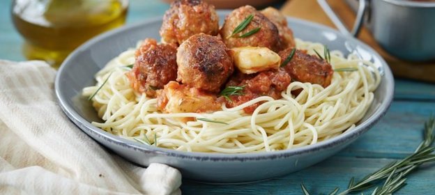 Мясные тефтельки с мацареллой в томатном соусе