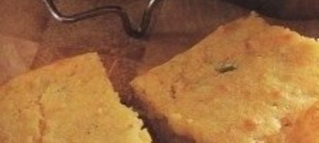 Кукурузный хлеб с острым сыром