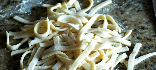 Домашняя лапша на яйцах