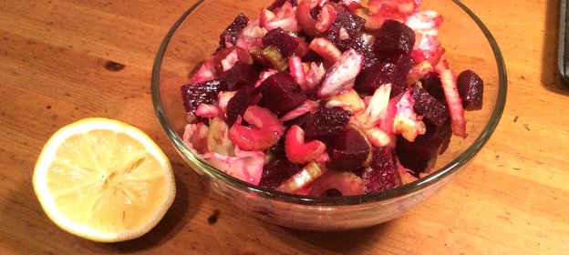 Февральский салат со свеклой и сельдереем