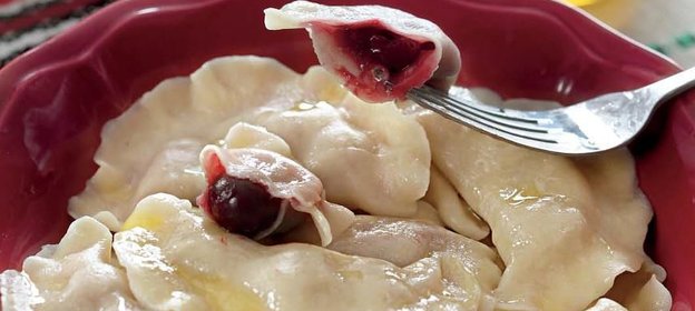 Паровые вареники с вишней