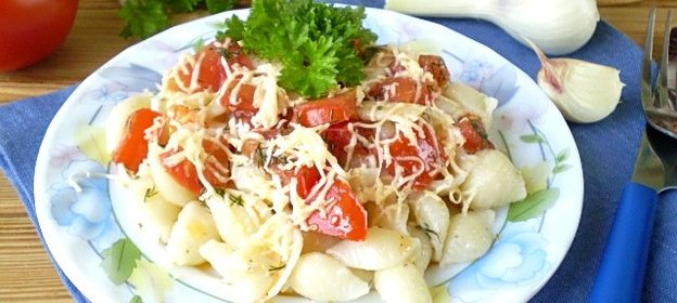Макароны с помидорами