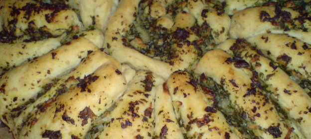 Чесночный хлеб в складочку к грильному сезону