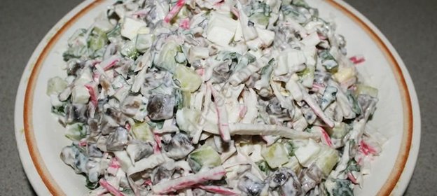 Салат Алёнка с крабовыми палочками и грибами
