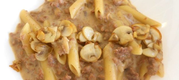 Паста с фаршем и грибами