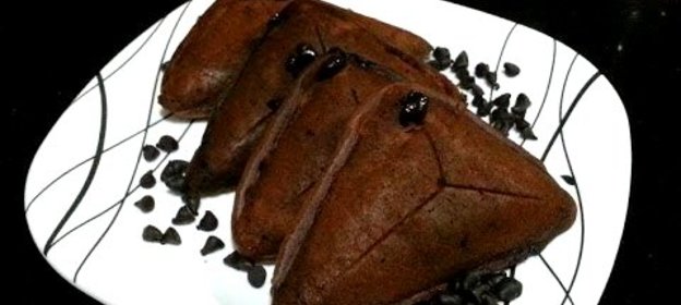 Шоколадные бисквиты в сэндвичнице