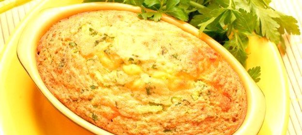 Картофельная запеканка с курицей, грибами и зеленым горошком