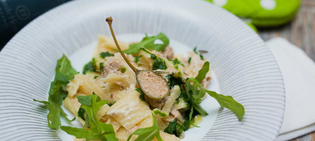 Паста с пикантным соусом из тунца за 30 минут