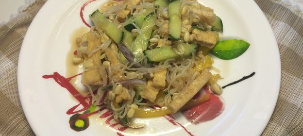 Салат с тофу и соевыми ростками