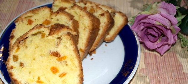 Простой кекс с курагой