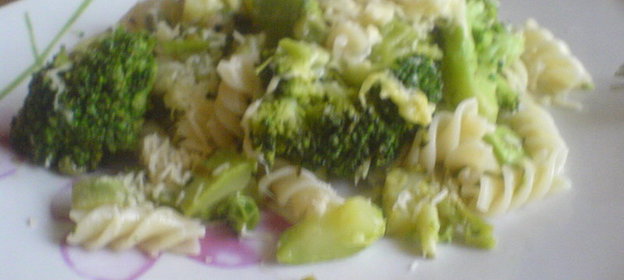 Паста с весенним соусом из зелёных овощей