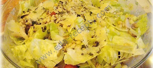 Салат с морепродуктами и лаймовым соусом