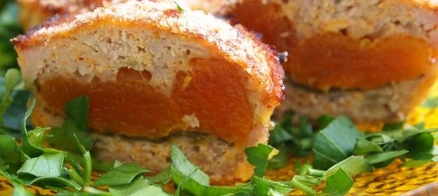 Мясные кексы с курагой