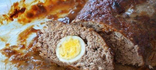 Мясной хлеб с яйцом