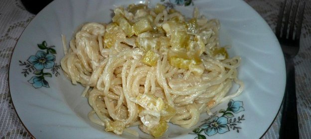 Спагетти с соусом из кабачка