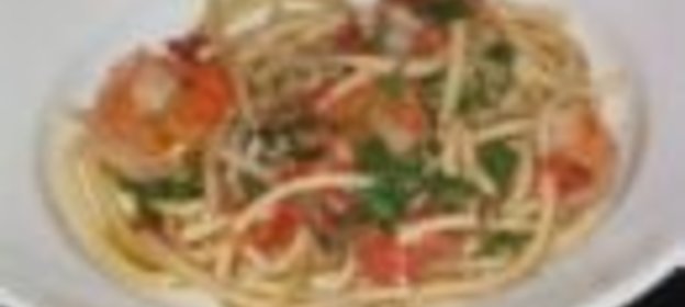 спагетти с креветками в средиземном стиле