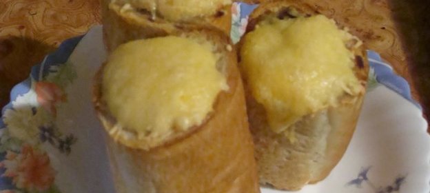 Жульен с курицей в багете