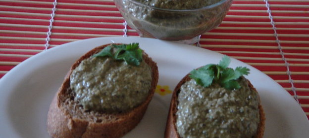 Дип из баклажанов с оливками