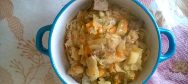 Домашняя лапша с подливой