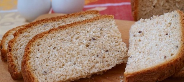 Хлеб с цельнозерновой мукой и семенами льна в хлебопечке
