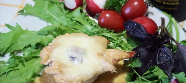 Куриные мешочки с помидорами и моцареллой