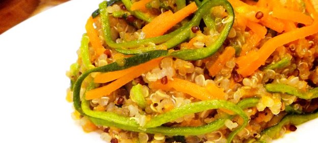 Киноа с овощными спагетти