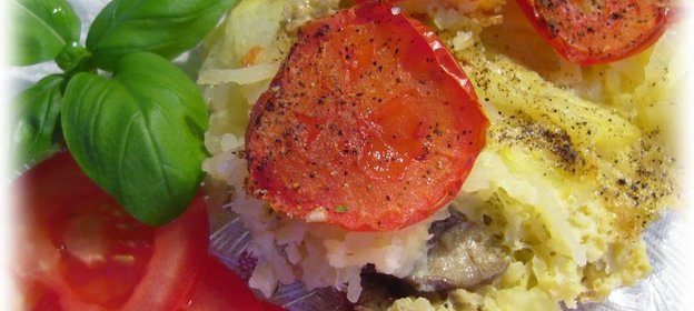 Картофельно-грибная запеканка на хрустящих хлебцах