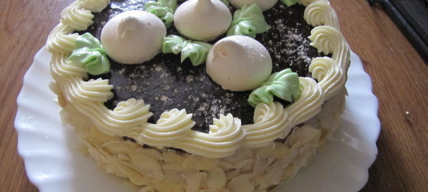 Торт бисквитный с безе