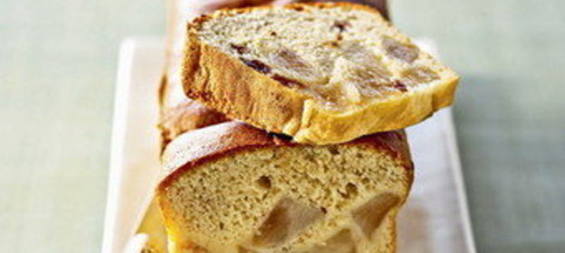 Кекс с яблоками и кишмишем