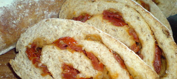 Ciabatta -рулет хлебный с вялеными помидорами