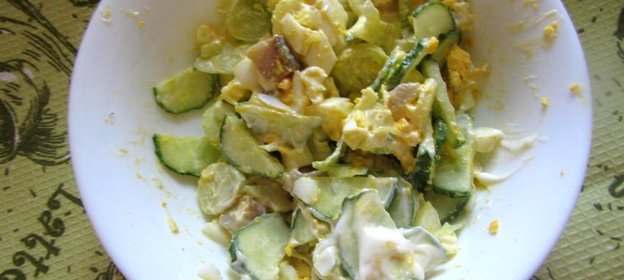 Салат огурцы с селедкой