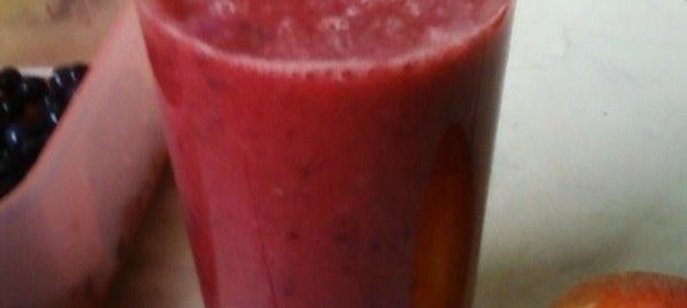 Освежающий и сытный фруктовый смузи (smoothie) - без молока и подсластителей!