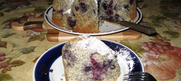 Кекс с черникой и маком