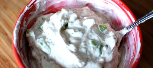 Соус из йогурта и огурцов