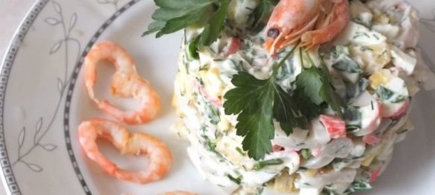 Салат с кальмарами и крабовыми палочками