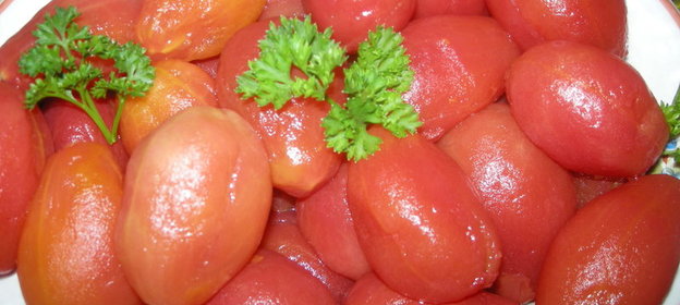 тартар из лосося на ржаном хлебе