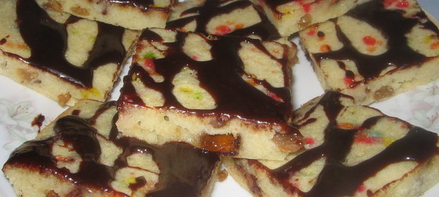 Печенье с изюмом и кусочками шоколадных конфет