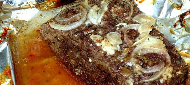 Говядина под винным соусом